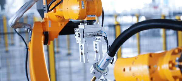 工业机器人在制造业的应用与发展